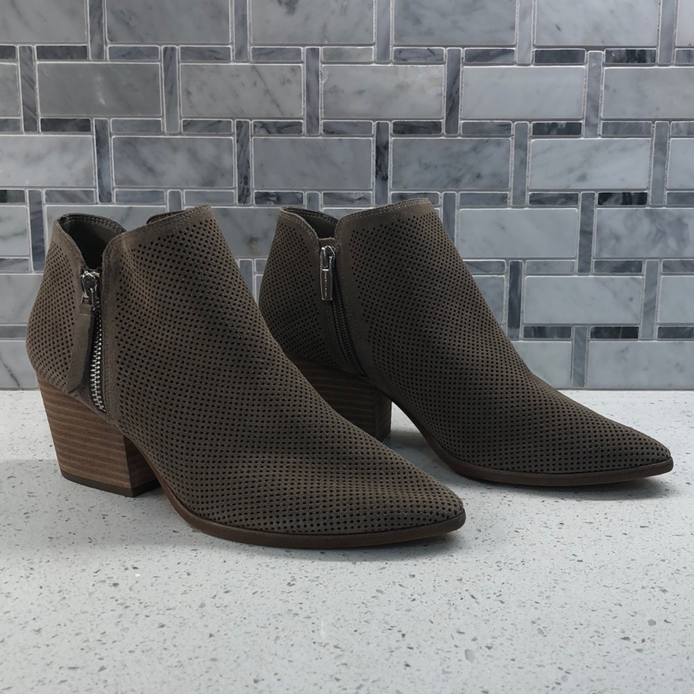 NWT Vince Camuto booties size 9